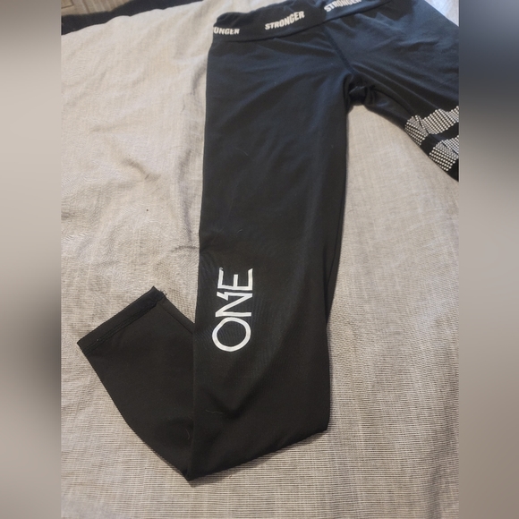 STRONGER LEGGINGS - Picture 8 of 10